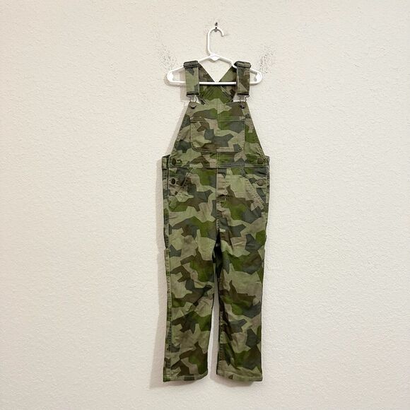 Hanna Andersson Other - HANNA ANDERSON Boys Camouflage Overalls in Green